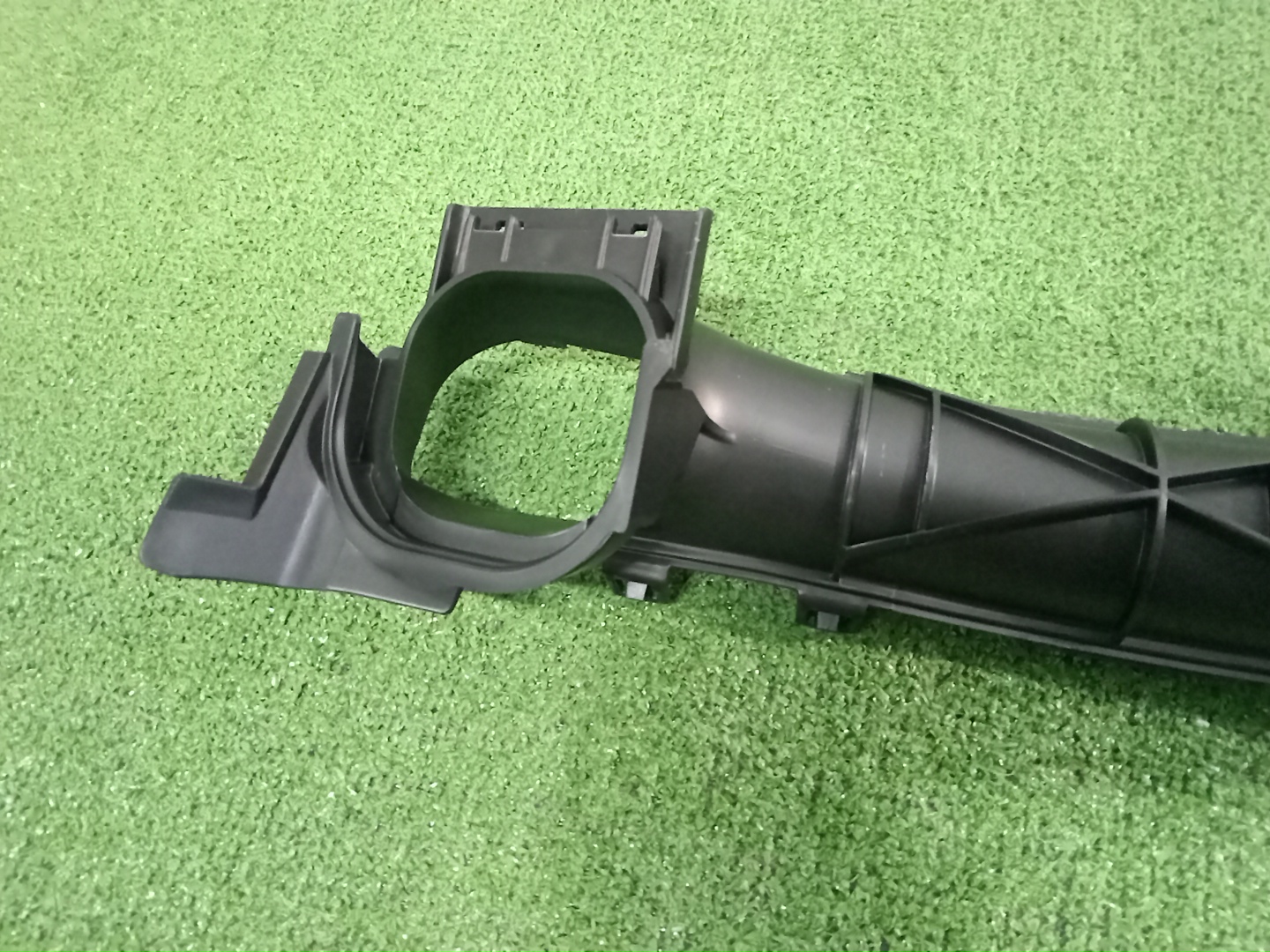 Воздухозаборник TOYOTA YARIS KSP210 17752-15070 4 ракурс Воздухозаборник TOYOTA YARIS KSP210 17752-15070 4 ракурс