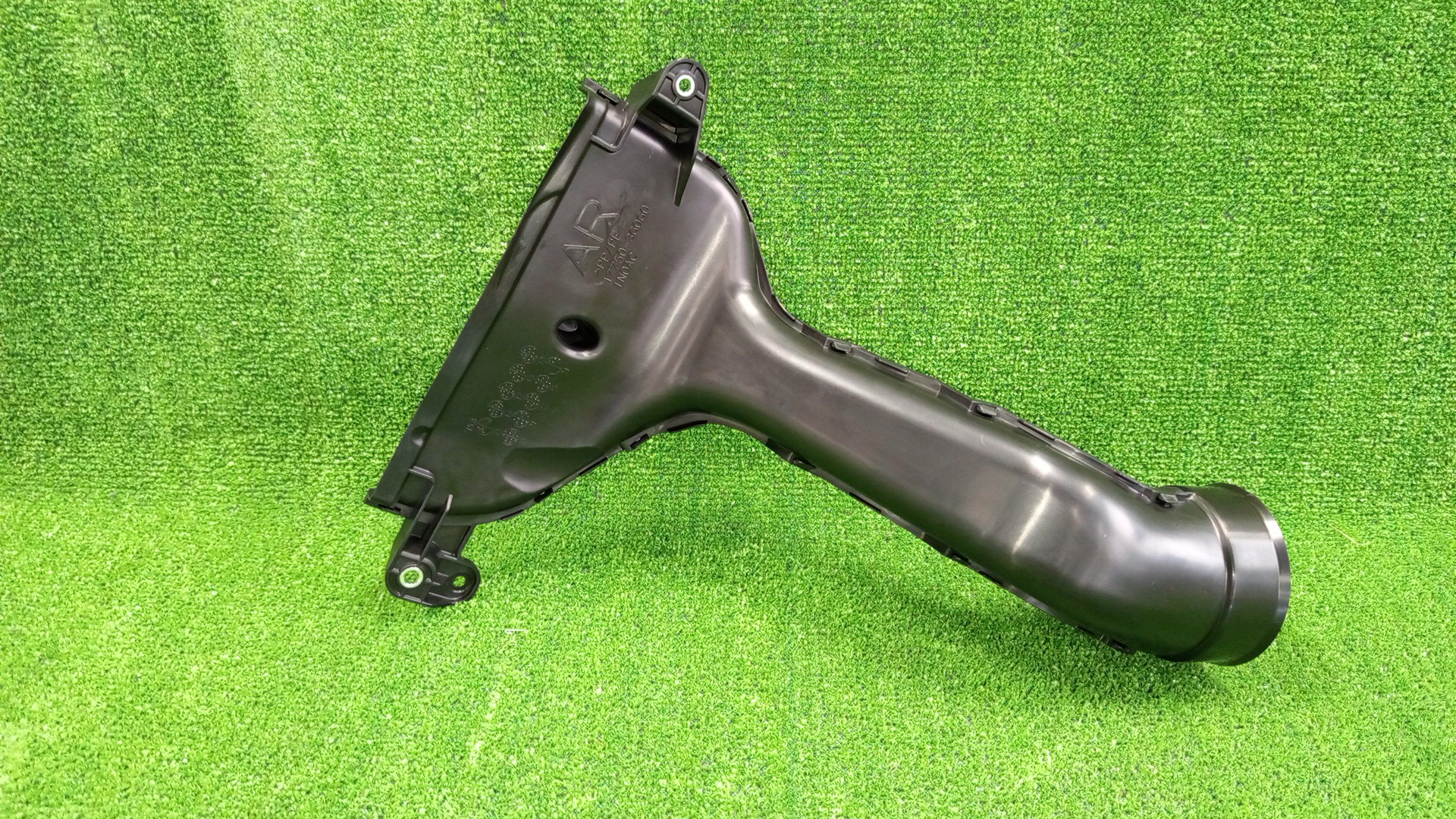 Воздухозаборник LEXUS RX300 AGL25W 17750-36060 2 ракурс Воздухозаборник LEXUS RX300 AGL25W 17750-36060 2 ракурс