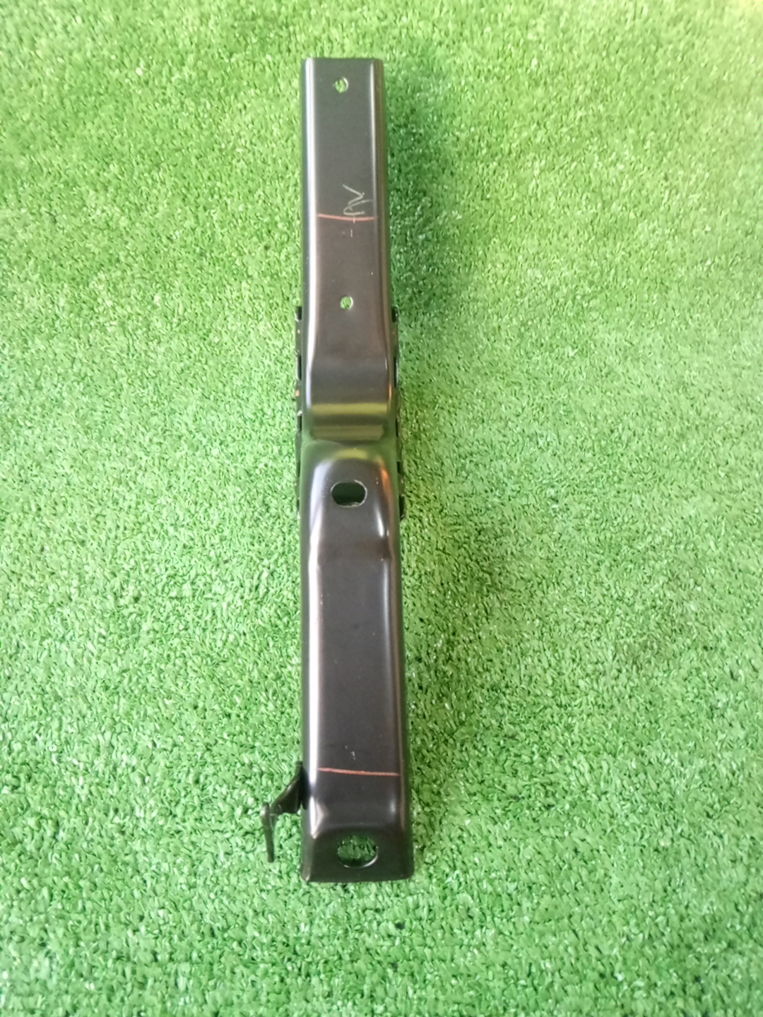 Крепление подножки левое TOYOTA HILUX GUN125 51082-0K060 3 ракурс