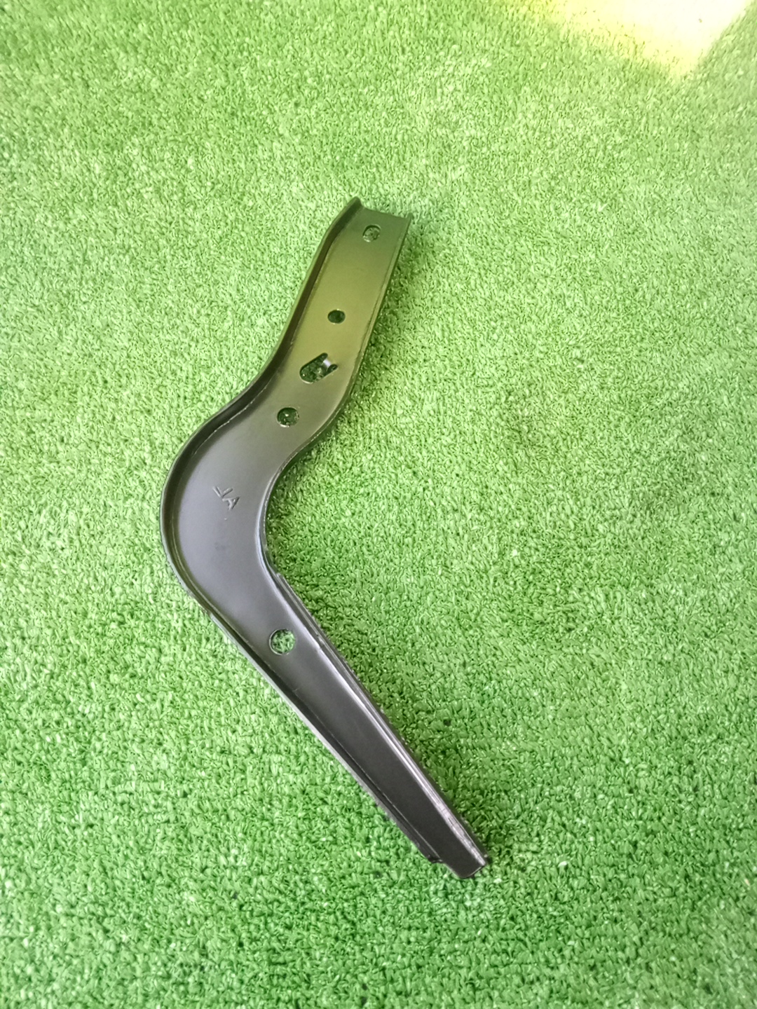 Крепление подножки левое TOYOTA HILUX GUN125 51798-0K180 2 ракурс