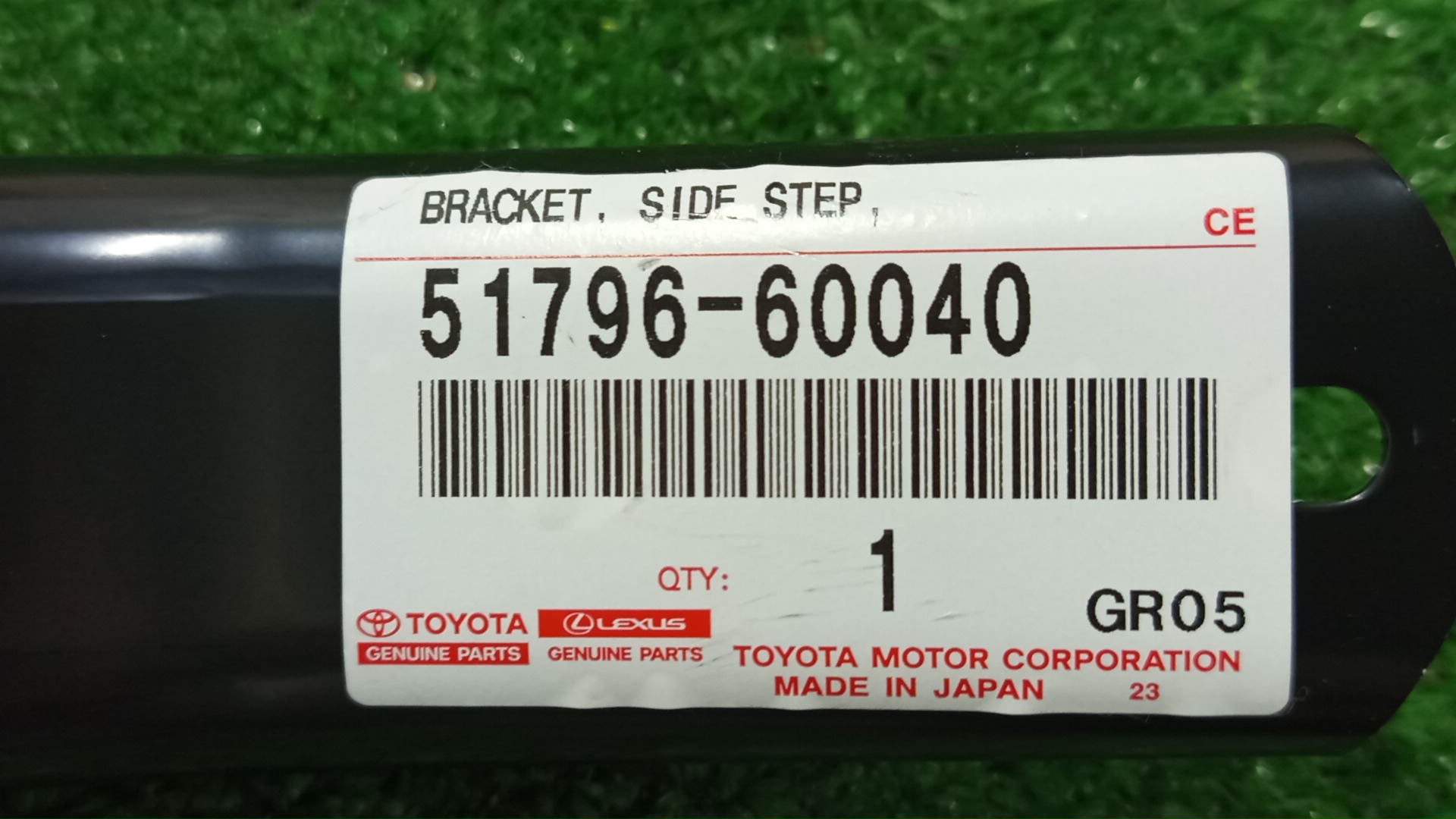 Крепление подножки левое LEXUS LX570 URJ201 51796-60040 3 ракурс