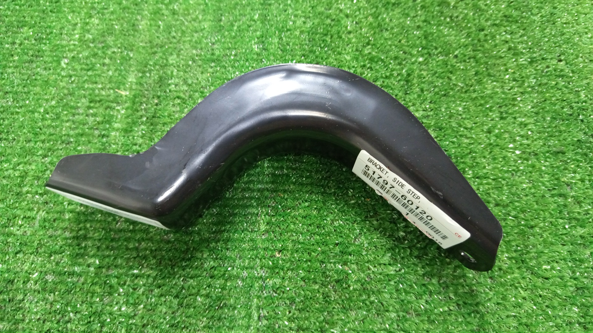 Крепление подножки заднее LEXUS LX570 URJ201 51797-60120 1 ракурс