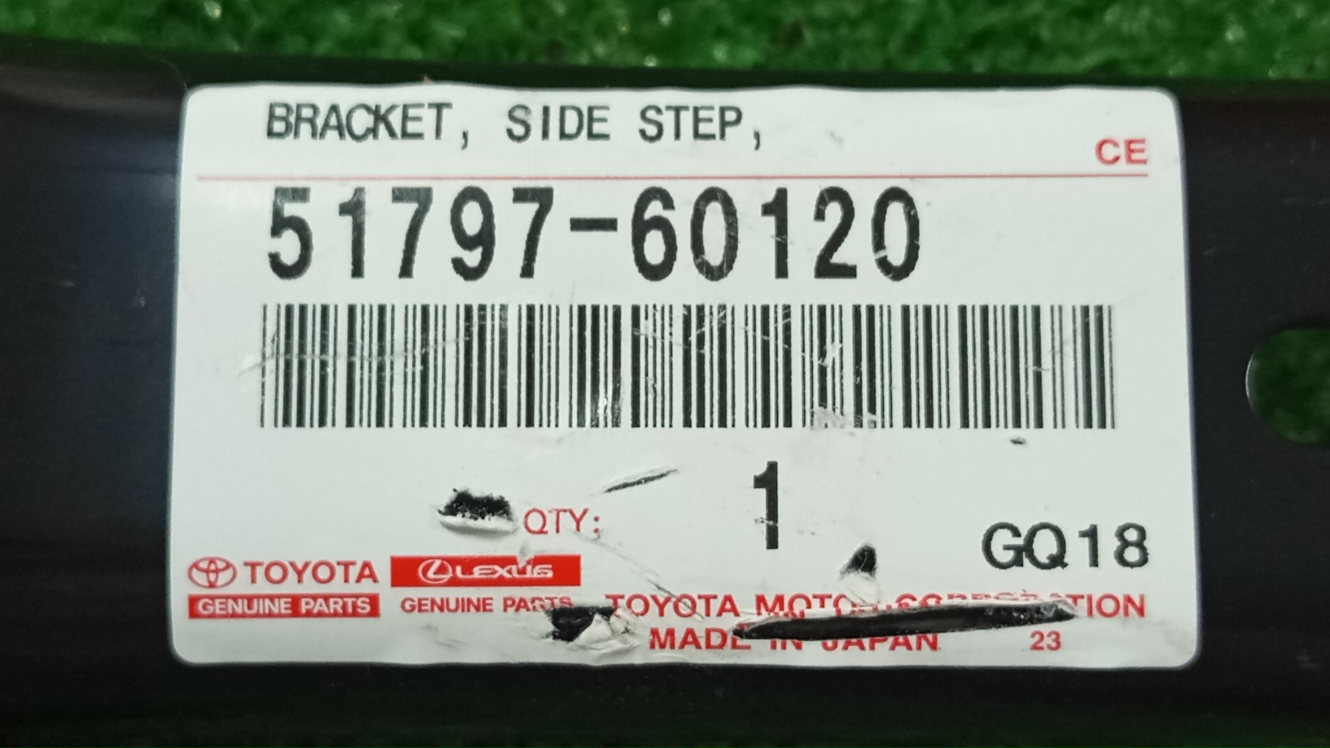 Крепление подножки заднее LEXUS LX570 URJ201 51797-60120 3 ракурс