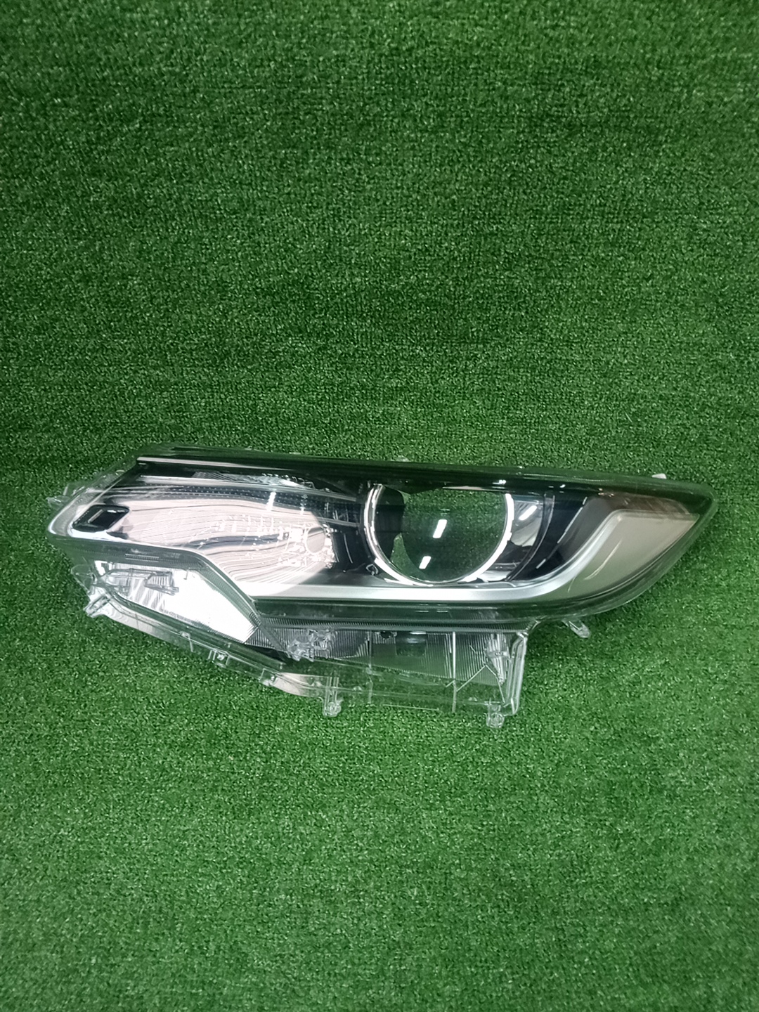 Стекло фары левое TOYOTA PREMIO ZRT261 81171-20B50 1 ракурс