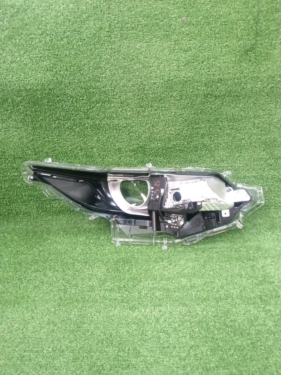 Стекло фары левое TOYOTA PREMIO ZRT261 81171-20B50 4 ракурс
