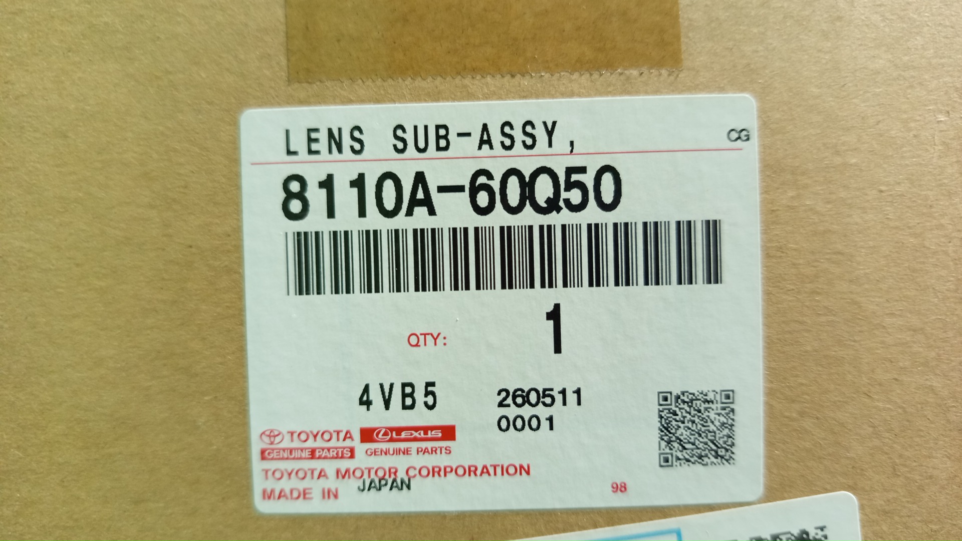 Стекло фары правое TOYOTA LAND CRUISER VJA300W 8110A-60Q50 3 ракурс