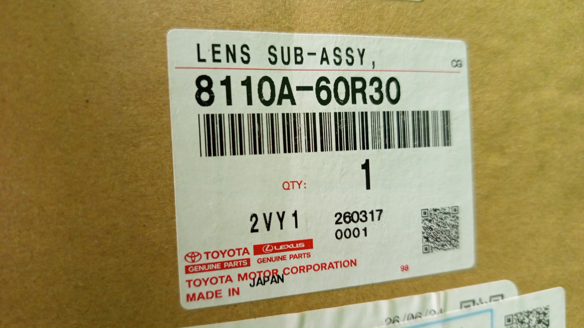 Стекло фары правое переднее LEXUS LX600 VJA310W 8110A-60R30 4 ракурс