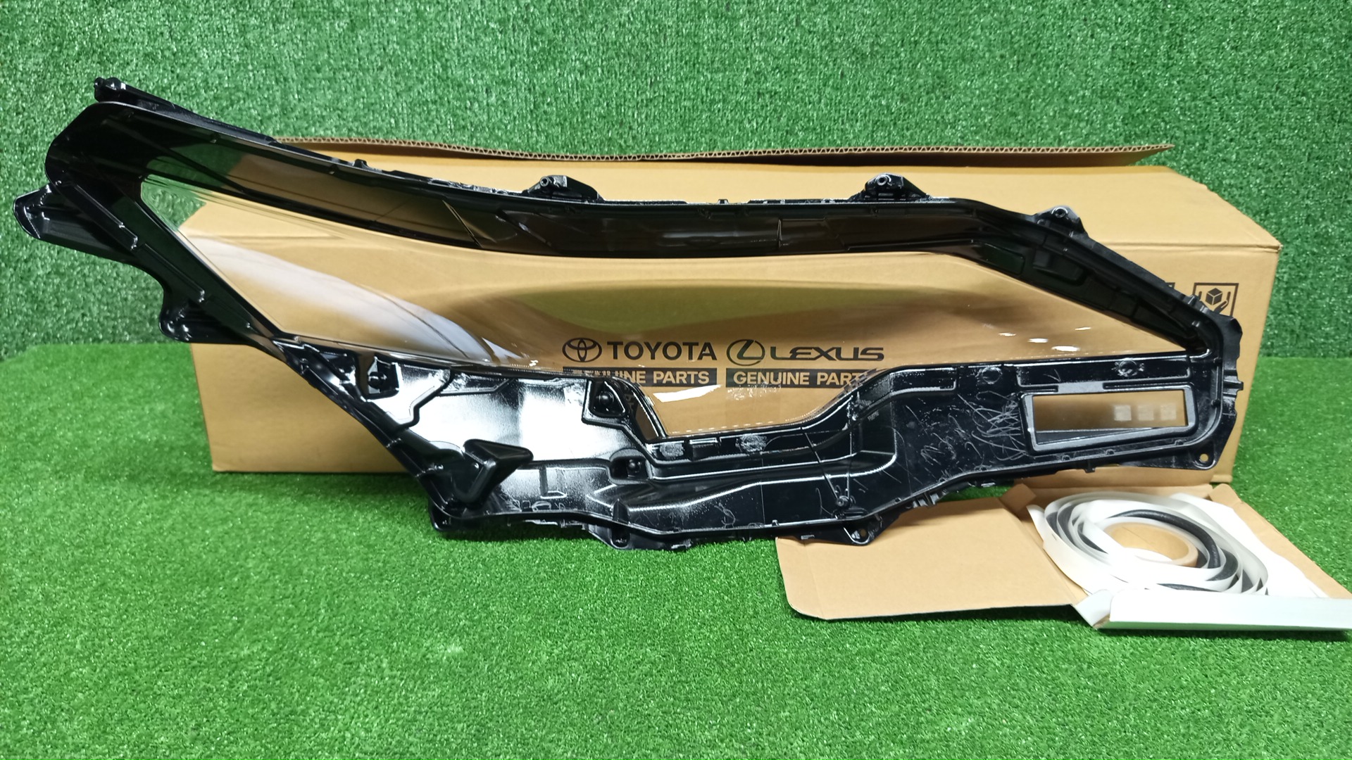 Стекло фары левое переднее LEXUS RX350 TALA10 81171-48K30 3 ракурс