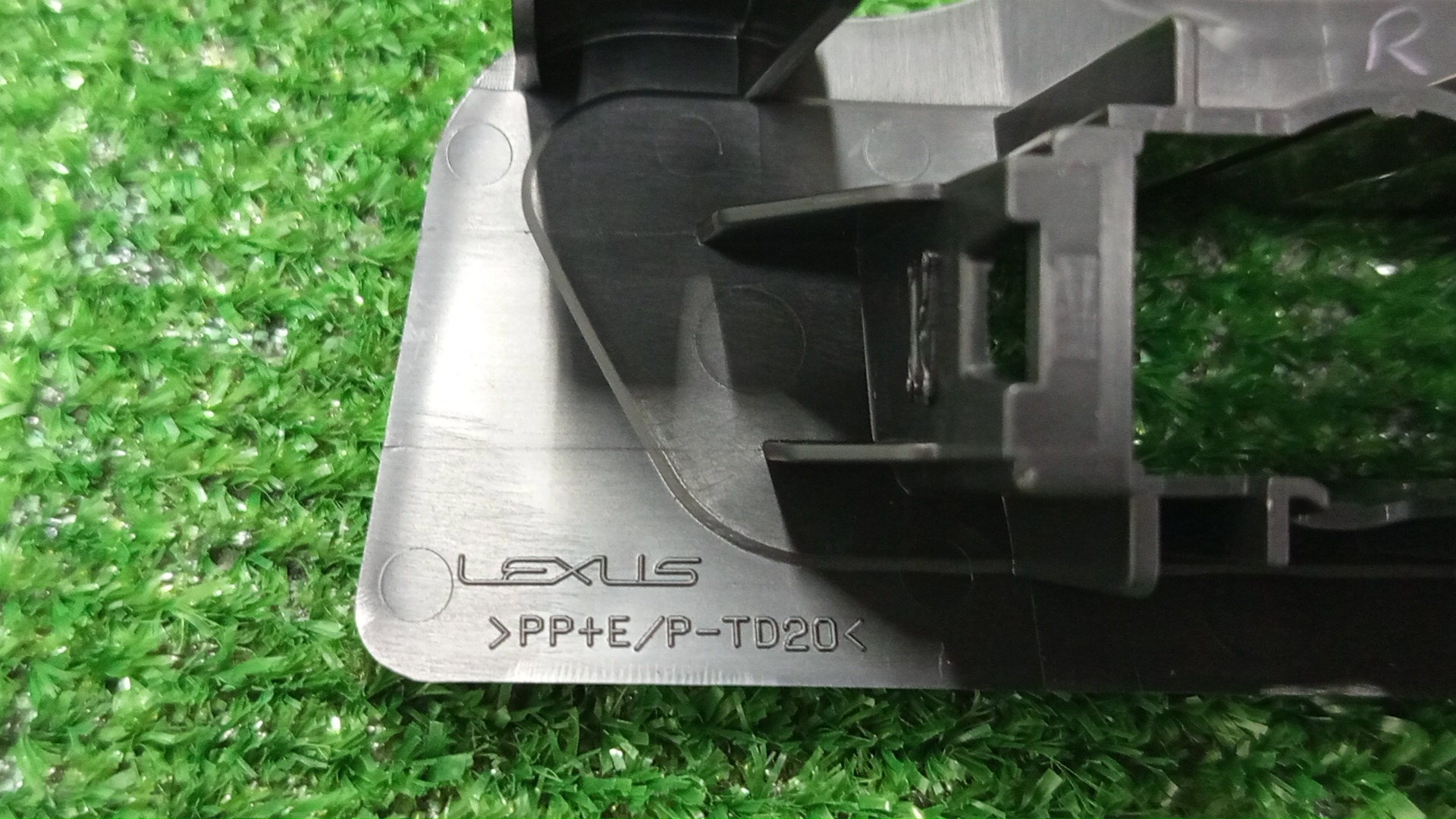  LEXUS RZ450E XEBM15 85361-46010 3 ракурс