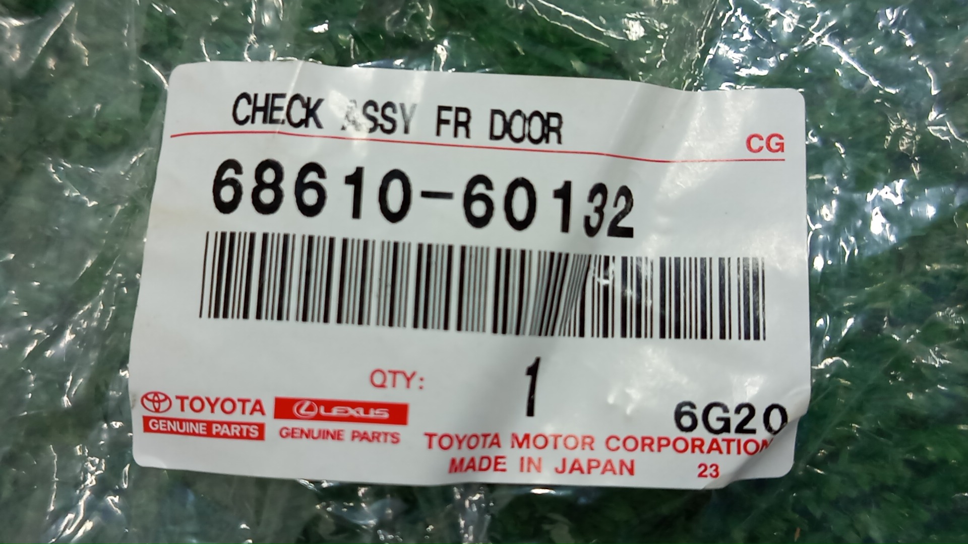 Ограничитель двери правый передний TOYOTA LAND CRUISER URJ202 68610-60132 3 ракурс