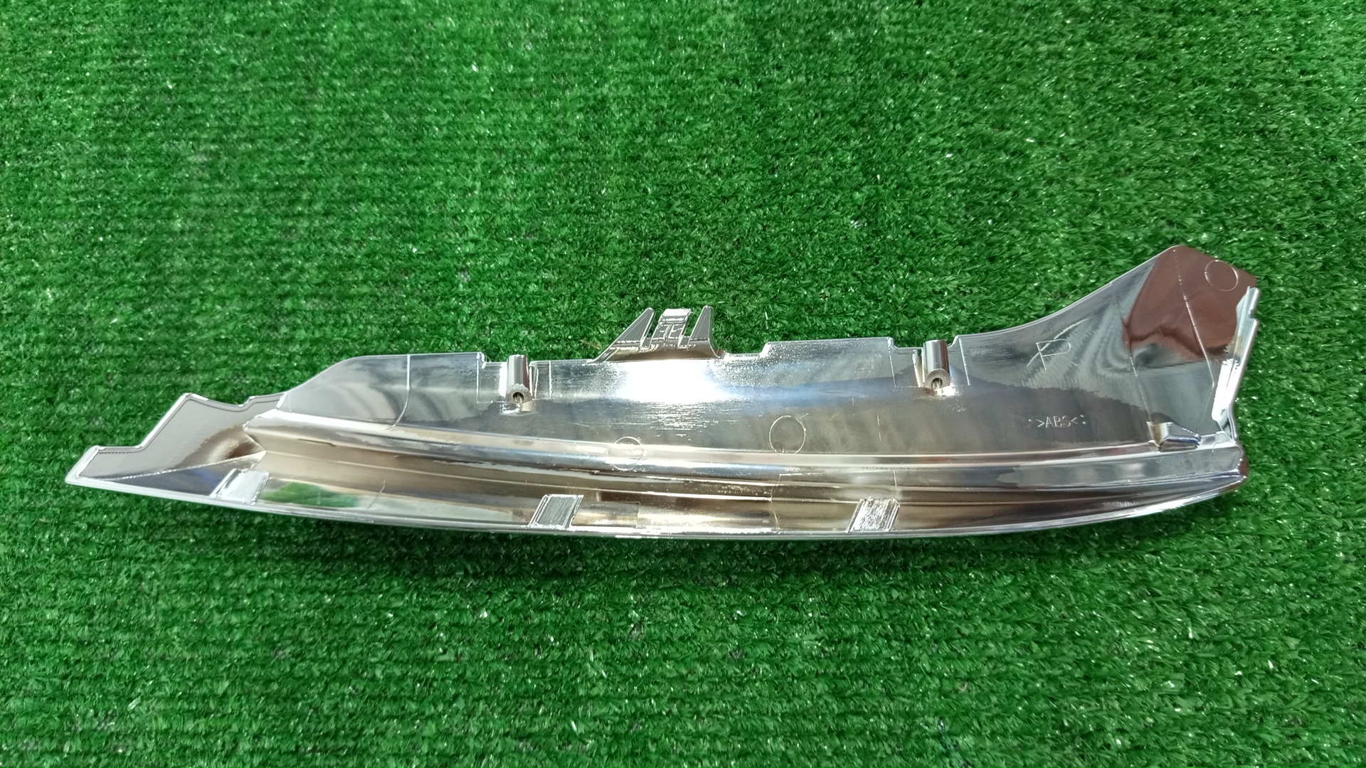 Ресничка правая передняя TOYOTA COROLLA  AXIO NRE161 81116-12J70 2 ракурс