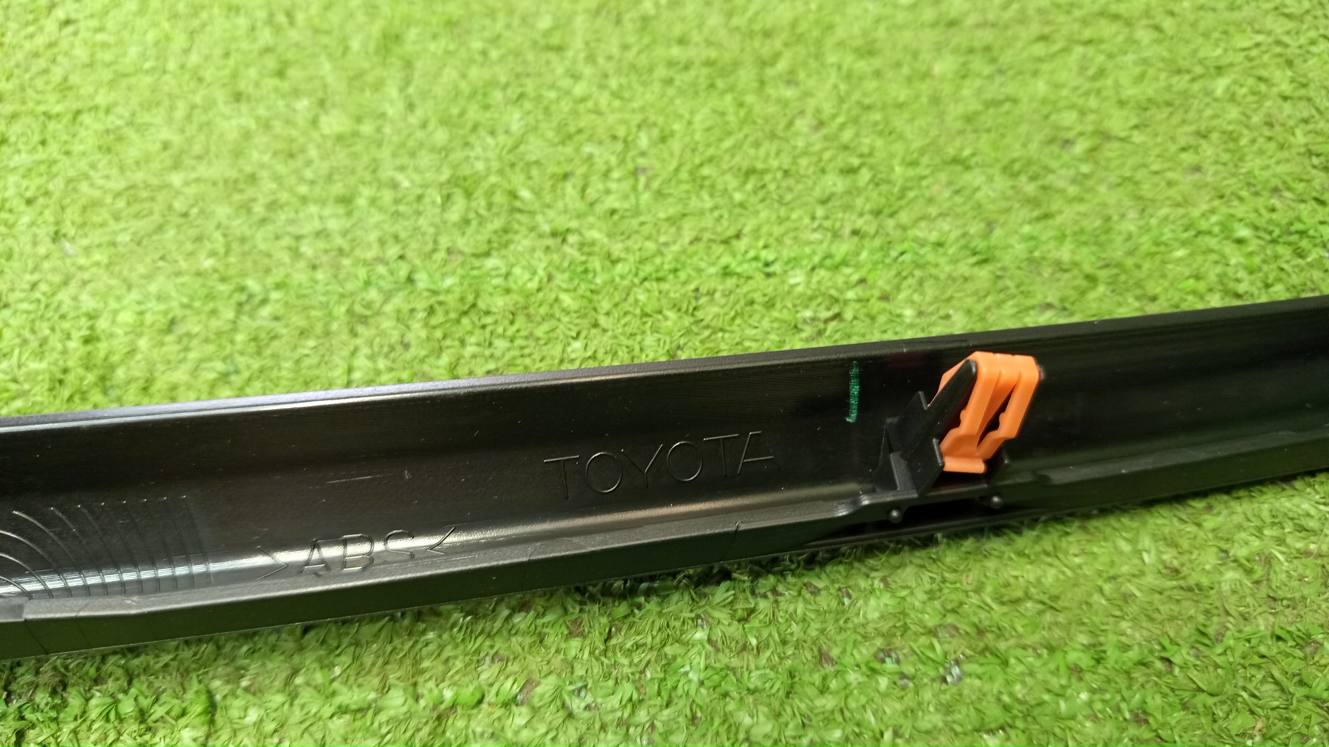 Ресничка правая TOYOTA LAND CRUISER PRADO TRJ150 53147-60090 3 ракурс