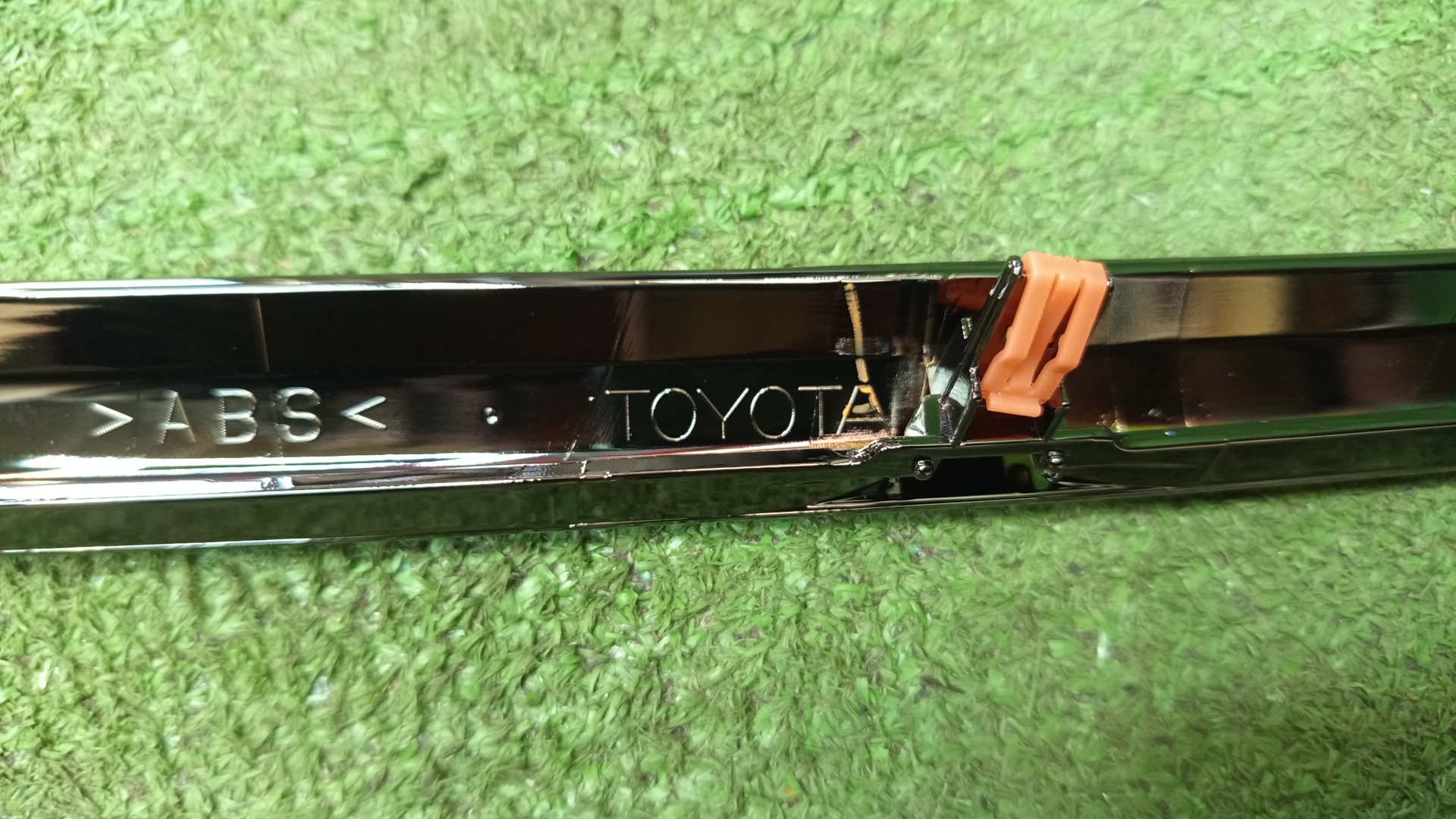 Ресничка правая TOYOTA LAND CRUISER PRADO TRJ150 53147-60070 3 ракурс