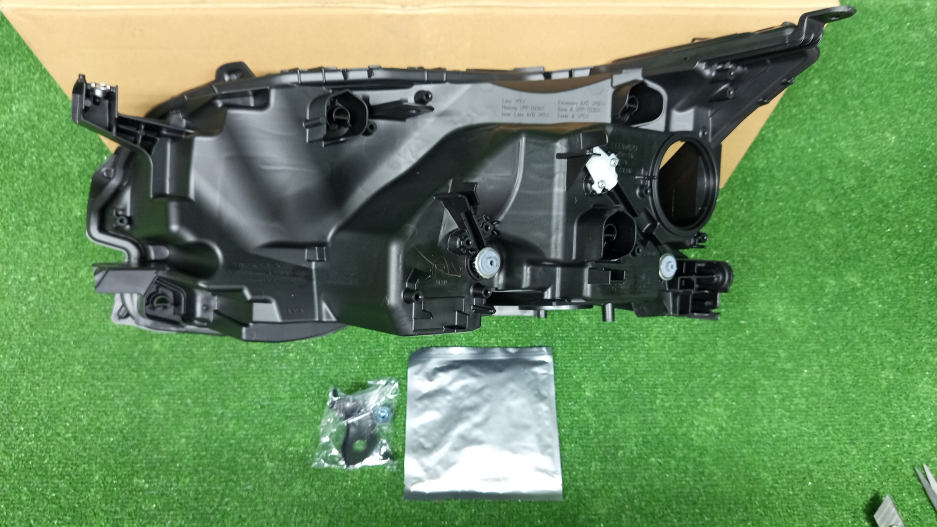  LEXUS LX600 VJA310W 81101-60010 2 ракурс