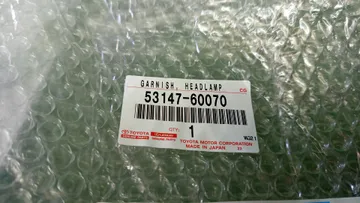 НАКЛАДКА НА ФАРУ НА TOYOTA LAND CRUISER PRADO TRJ150