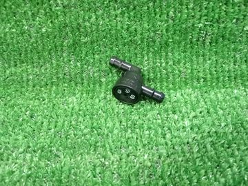 ПЕРЕХОДНИК ШЛАНГА ОМЫВАТЕЛЯ НА LEXUS NX300H AYZ10