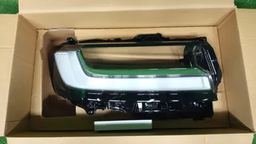 СТЕКЛО ФАРЫ НА TOYOTA LAND CRUISER VJA300W
