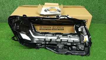 СТЕКЛО ФАРЫ НА TOYOTA LAND CRUISER VJA300W