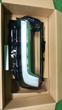 СТЕКЛО ФАРЫ НА TOYOTA LAND CRUISER VJA300W