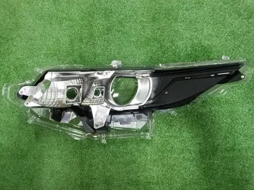 СТЕКЛО ФАРЫ НА TOYOTA PREMIO ZRT261