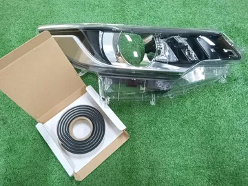 СТЕКЛО ФАРЫ НА TOYOTA PREMIO ZRT261