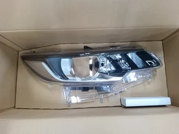 СТЕКЛО ФАРЫ НА TOYOTA PREMIO ZRT261