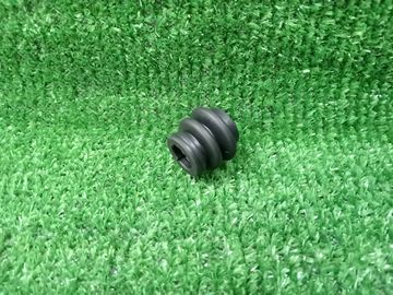 ПЫЛЬНИК НАПРАВЛЯЮЩЕЙ СУППОРТА НА TOYOTA HARRIER AVU65W