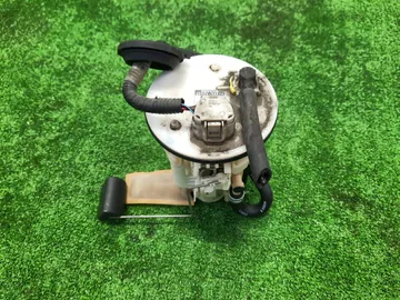 НАСОС ПОГРУЖНОЙ НА TOYOTA CELSIOR UCF30 3UZ-FE