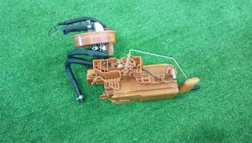 НАСОС ПОГРУЖНОЙ НА NISSAN BLUEBIRD QU14 QG18DE