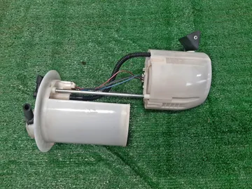 НАСОС ПОГРУЖНОЙ НА TOYOTA AQUA NHP10 1NZ-FXE