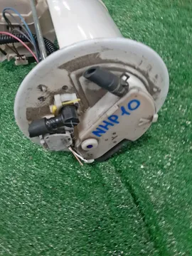 НАСОС ПОГРУЖНОЙ НА TOYOTA AQUA NHP10 1NZ-FXE