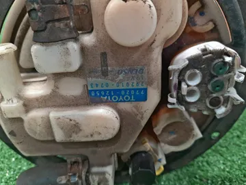 НАСОС ПОГРУЖНОЙ НА TOYOTA COROLLA  AXIO NZE141 1NZ-FE