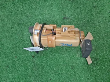 НАСОС ПОГРУЖНОЙ НА TOYOTA VITZ SCP10 1SZ-FE