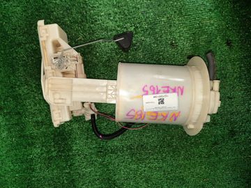 НАСОС ПОГРУЖНОЙ НА TOYOTA COROLLA  AXIO NKE165 1NZ-FXE