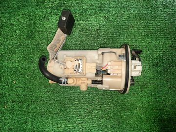 НАСОС ПОГРУЖНОЙ НА TOYOTA PREMIO ZRT265 2ZR-FE