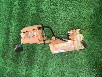 НАСОС ПОГРУЖНОЙ НА TOYOTA COROLLA  AXIO ZRE142 2ZR-FE