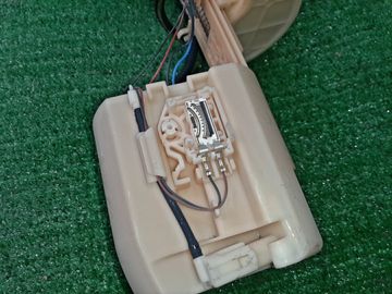 НАСОС ПОГРУЖНОЙ НА TOYOTA COROLLA  AXIO ZRE142 2ZR-FE