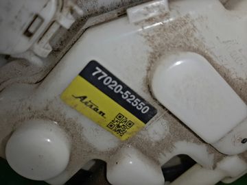 НАСОС ПОГРУЖНОЙ НА TOYOTA PROBOX NHP160V 1NZ-FXE