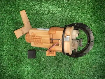 НАСОС ПОГРУЖНОЙ НА TOYOTA VITZ SCP10 1SZ-FE