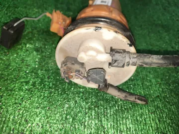 НАСОС ПОГРУЖНОЙ НА TOYOTA VITZ SCP10 1SZ-FE