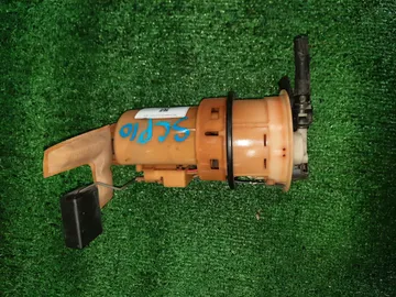 НАСОС ПОГРУЖНОЙ НА TOYOTA VITZ SCP10 1SZ-FE