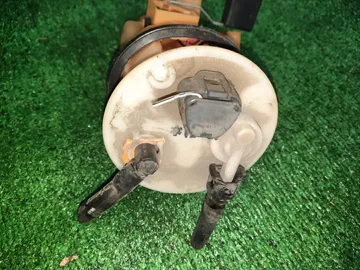 НАСОС ПОГРУЖНОЙ НА TOYOTA VITZ SCP10 1SZ-FE