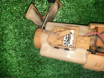 НАСОС ПОГРУЖНОЙ НА TOYOTA VITZ SCP10 1SZ-FE