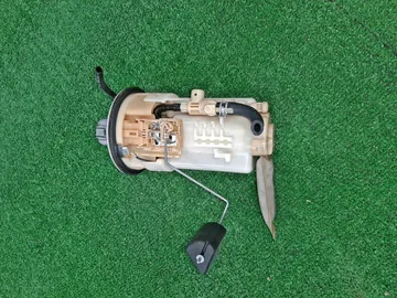 НАСОС ПОГРУЖНОЙ НА TOYOTA ISIS ZNM10G 1ZZ-FE