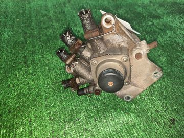 НАСОС ПОДКАЧКИ ТОПЛИВА НА MITSUBISHI CANTER FE74B