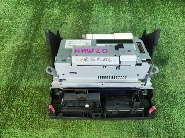 МОНИТОР НА TOYOTA PRIUS NHW20