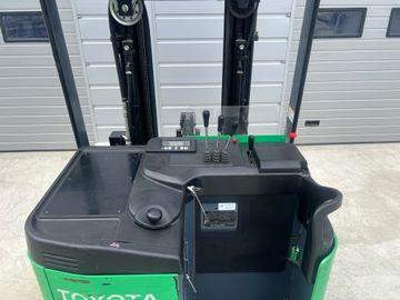 ШТАБЕЛЕР TOYOTA 