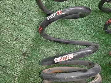 ПРУЖИНА НА TOYOTA NOAH ZRR80G 3ZR-FAE