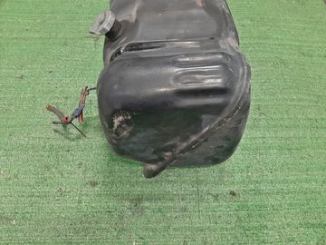 ТОПЛИВНЫЙ БАК НА ISUZU ELF NKR81 4HL1