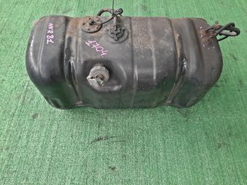 ТОПЛИВНЫЙ БАК НА ISUZU ELF NKR81 4HL1